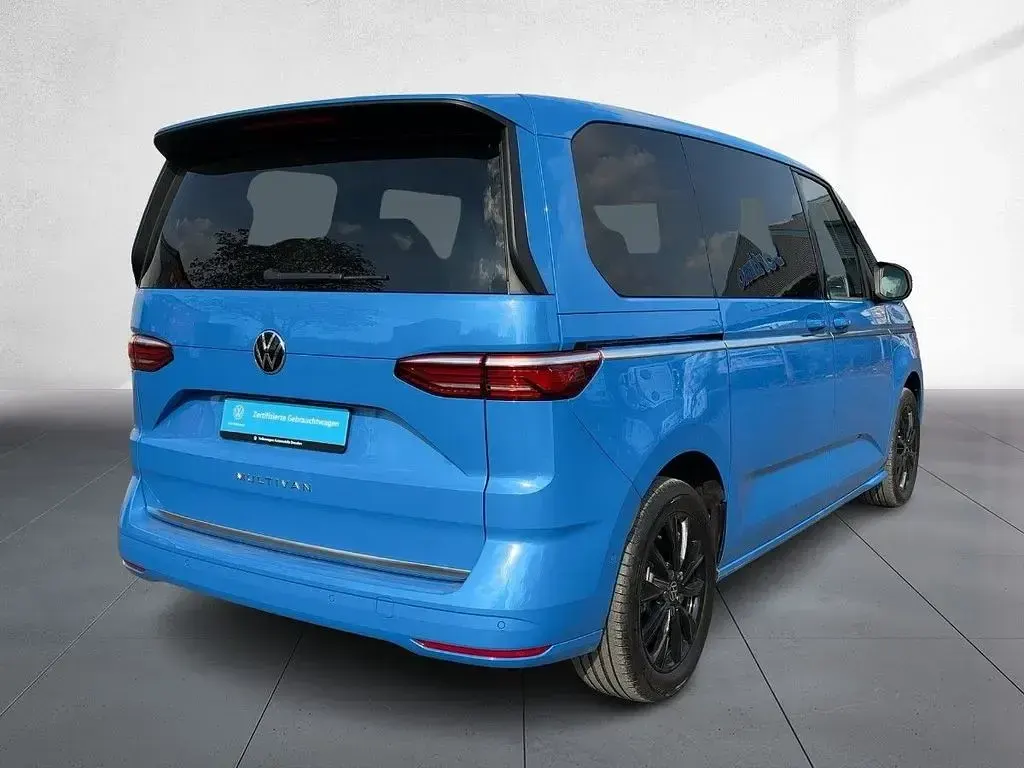 Używany VW T7 Style 150 KM (110 kW) 2025 Niebieski Van