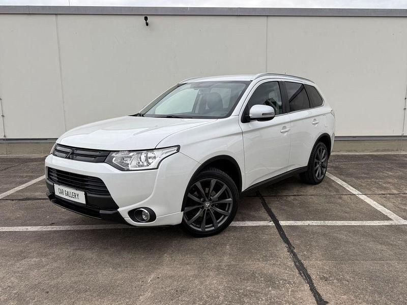 Weiß Gebraucht 2015 Mitsubishi Outlander Diamant Edition SUV | 9.999 € (Fairer Preis) - Bild 1/4