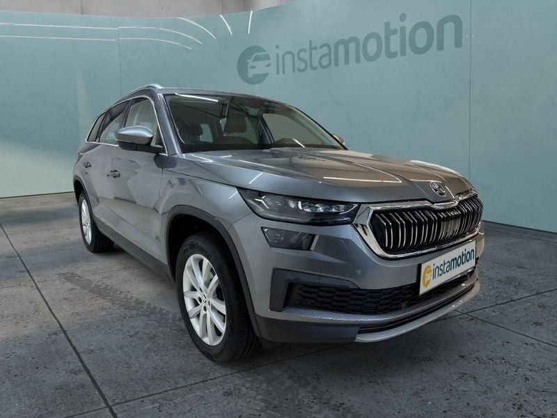 Grau Gebraucht 2023 Skoda Kodiaq Style SUV | 34.049 € (Fairer Preis) - Bild 1/4