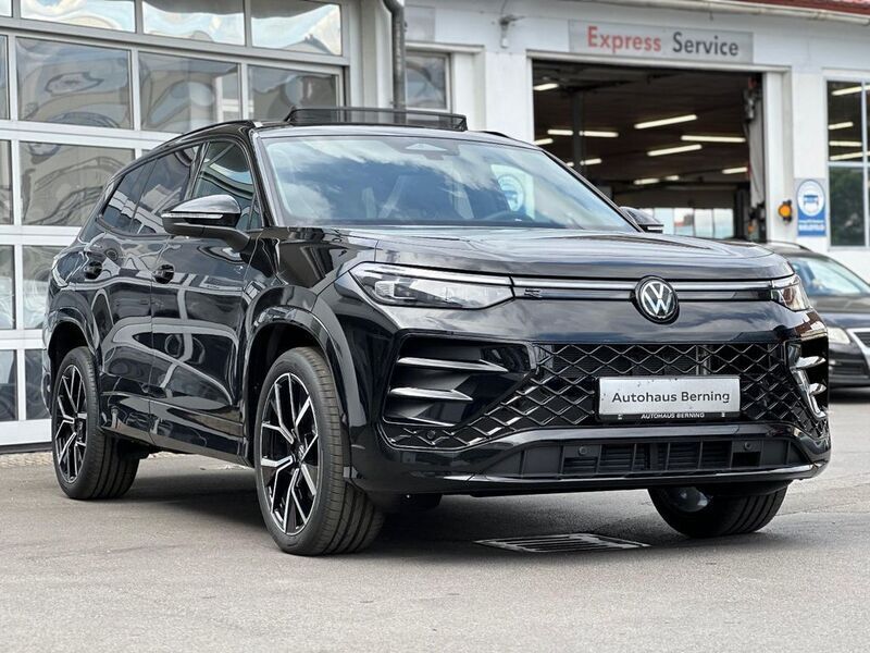 Grenadillschwarz metallic Neu 2025 VW Tayron R-line SUV | 57.490 € (Superpreis) - Bild 1/4