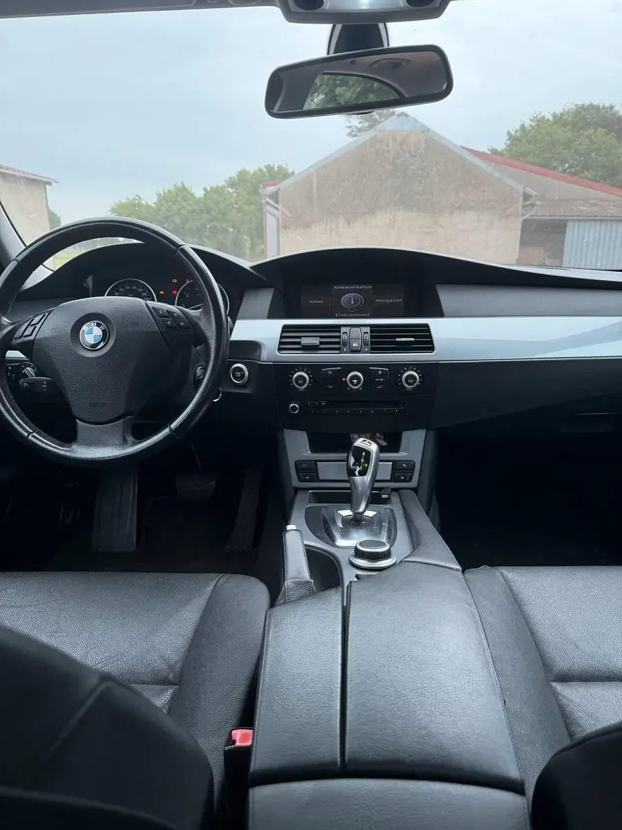 Gebraucht BMW 523 190 PS (139 kW) 2008 Schwarz Limousine