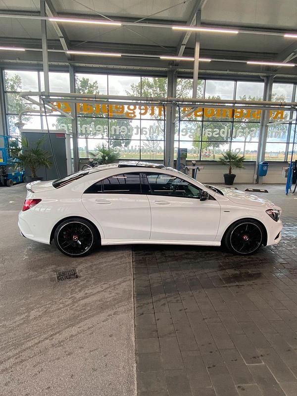 Gebraucht Mercedes CLA250 AMG line 218 PS (160 kW) 2018 Weiß Limousine