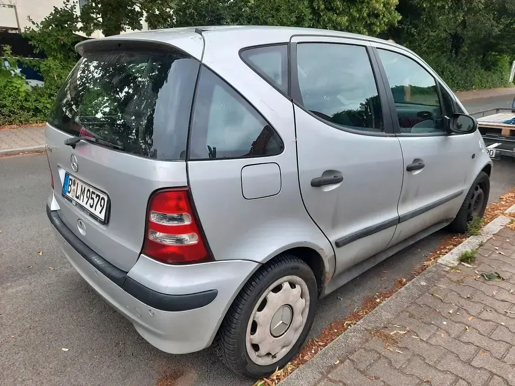 Gebraucht Mercedes A160 Elegance 102 PS (75 kW) 2004 Silber Van / Kleinbus