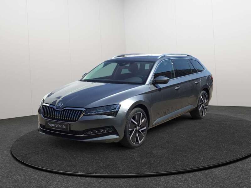 Graphite grau metallic (grau) Gebraucht 2024 Skoda Superb Style Kombi | 38.822 € (Teuer) - Bild 1/4