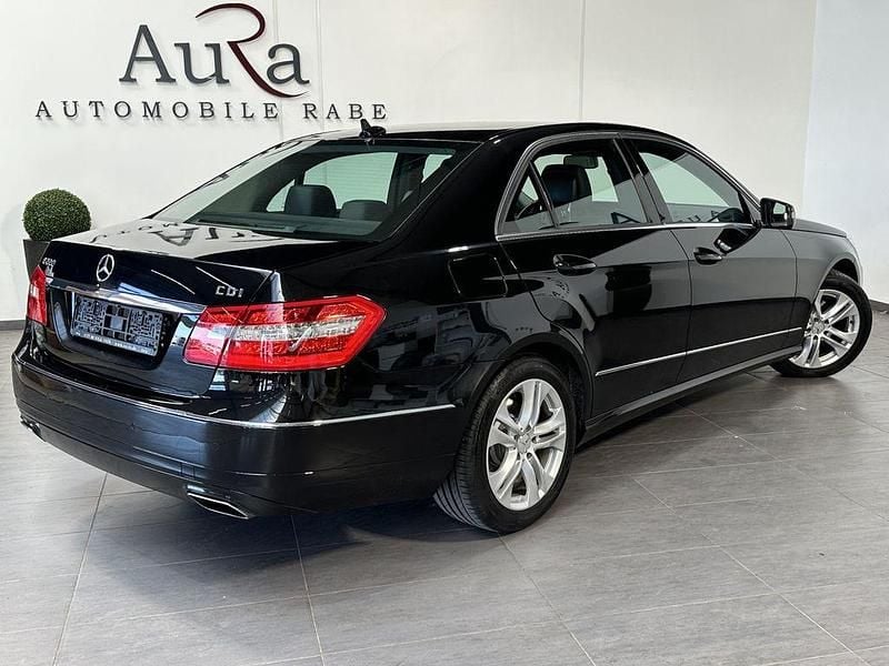 Gebraucht Mercedes E220 Avantgarde 170 PS (125 kW) 2013 Obsidianschwarz Limousine