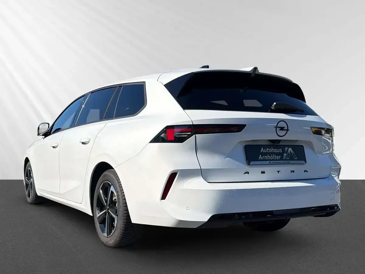 Gebraucht Opel Astra 131 PS (96 kW) 2025 Lack weiss banquise/typ aussen Kleinwagen