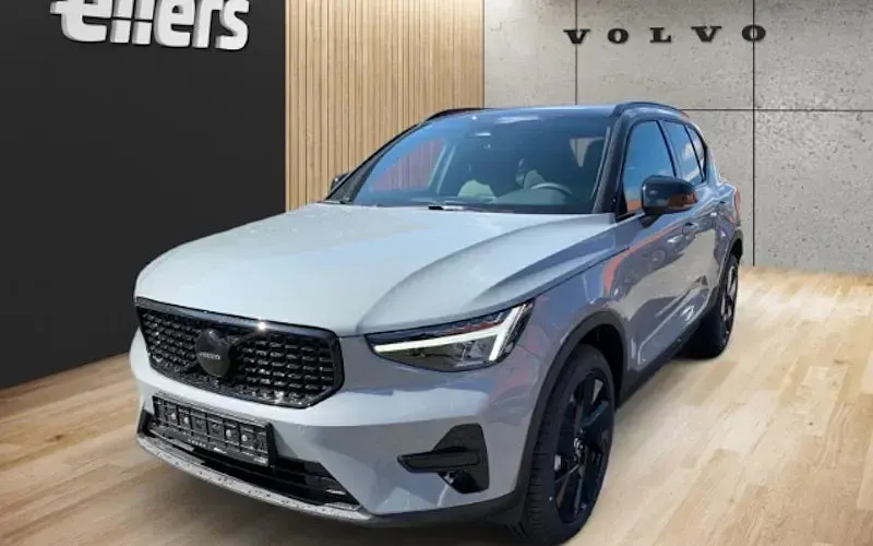 Neu Volvo XC40 Plus 197 PS (144 kW) 2026 Grau SUV