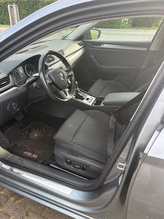 Gebraucht Skoda Superb Ambition 190 PS (139 kW) 2017 Silber Limousine