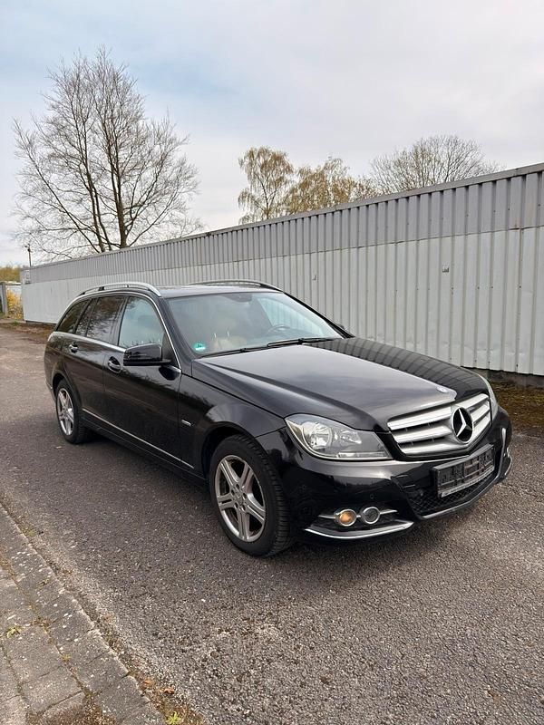 Gebraucht Mercedes C220 170 PS (125 kW) 2011 Schwarz Kombi