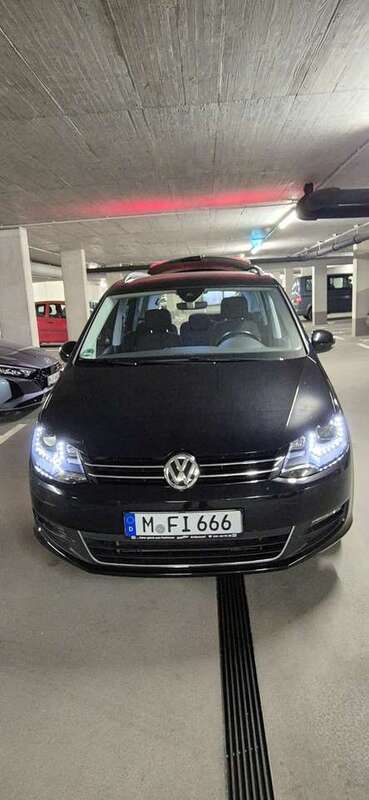 Schwarz Gebraucht 2019 VW Sharan IQ Drive Van / Kleinbus | 27.499 € (Fairer Preis) - Bild 1/4