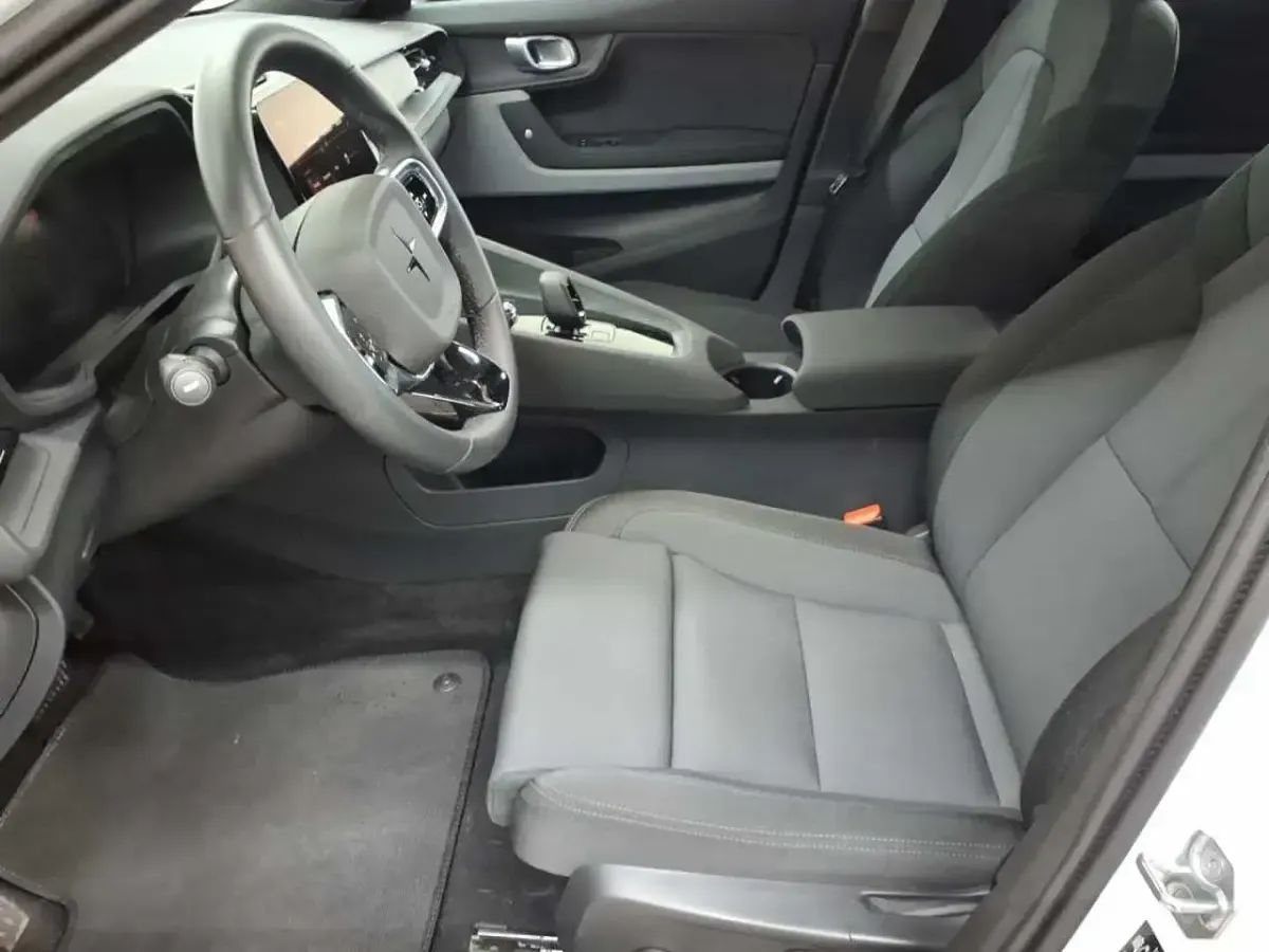 Gebraucht Polestar 2 300 kW (408 PS) 2022 Snow metallic Kleinwagen