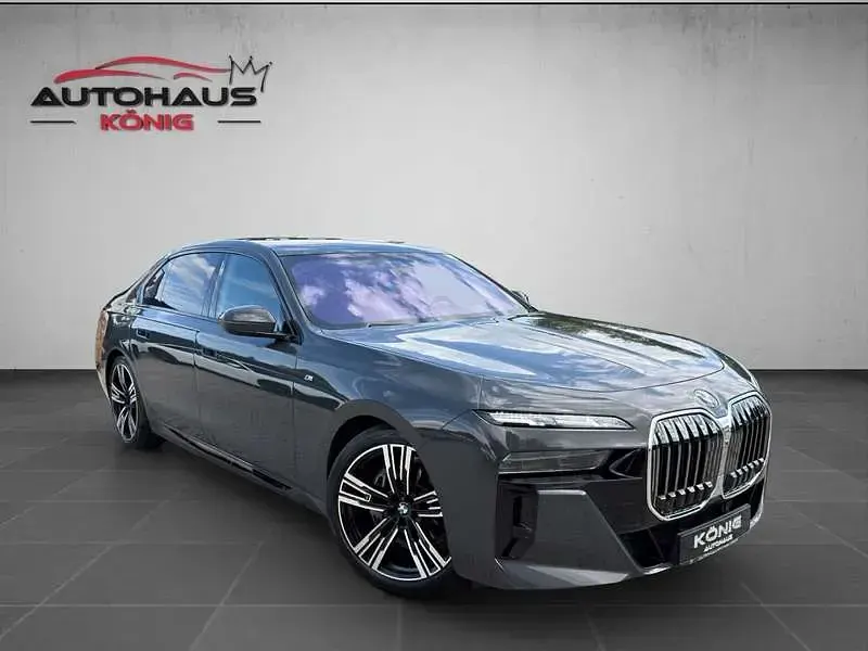 Gebraucht BMW 740 Executive 299 PS (219 kW) 2023 Grau Limousine