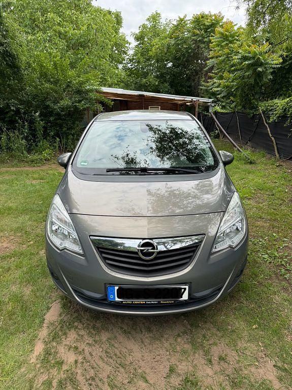 Braun Gebraucht 2011 Opel Meriva Design Edition Van / Kleinbus | 5.000 € (Fairer Preis) - Bild 1/4
