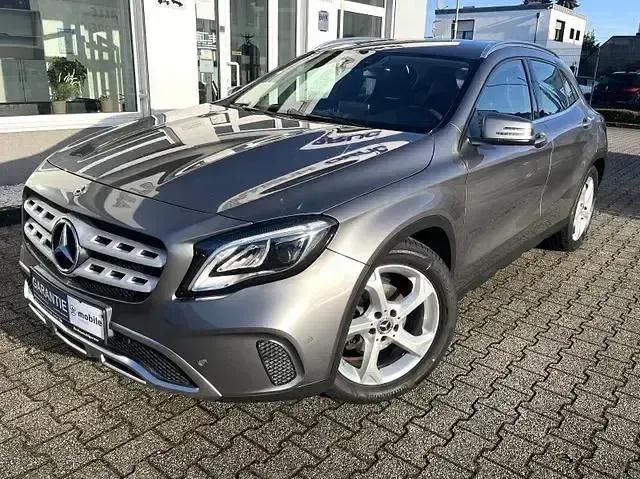 Gebraucht Mercedes GLA180 Urban 122 PS (89 kW) 2019 Grau SUV