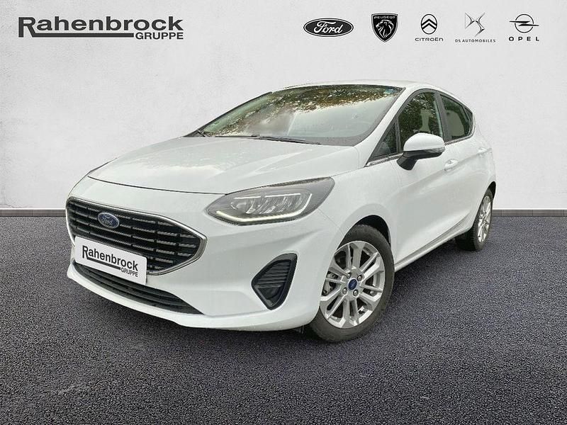 Frostweiß (weiß) Gebraucht 2022 Ford Fiesta Titanium Kleinwagen | 17.990 € (Guter Preis) - Bild 1/4
