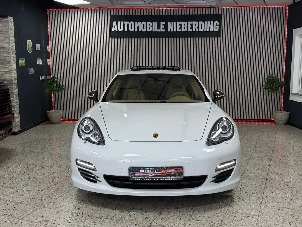 Gebraucht Porsche Panamera 250 PS (183 kW) 2011 Weiß Kleinwagen