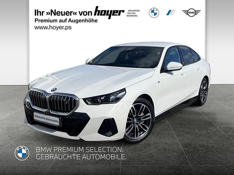 Alpinweiß uni Gebraucht 2024 BMW i5 M Sport Limousine | 54.790 € (Guter Preis) - Bild 1/4