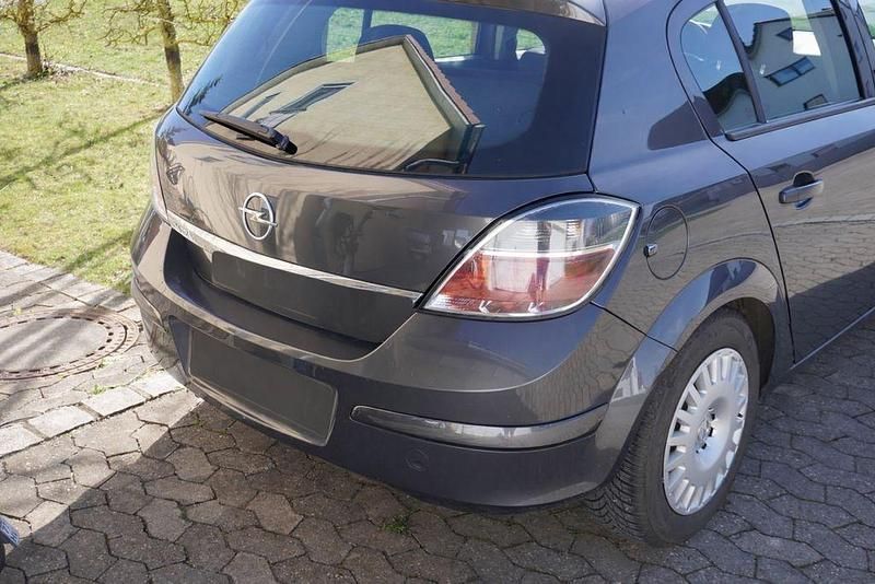 Gebraucht Opel Astra 90 PS (66 kW) 2009 Grau Limousine