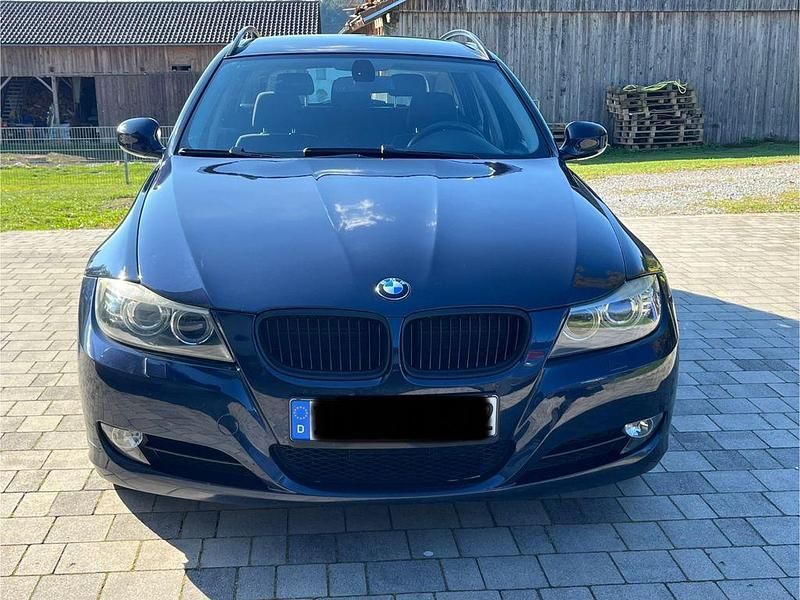 Blau Gebraucht 2009 BMW 318 Kombi | 4.200 € (Fairer Preis) - Bild 1/4