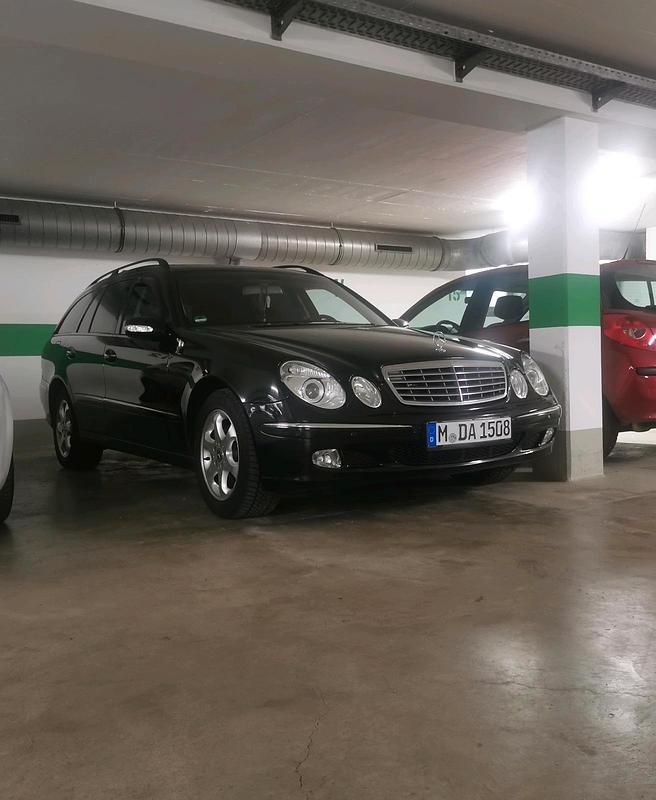 Schwarz Gebraucht 2005 Mercedes E320 Kombi | 4.500 € (Fairer Preis) - Bild 1/4