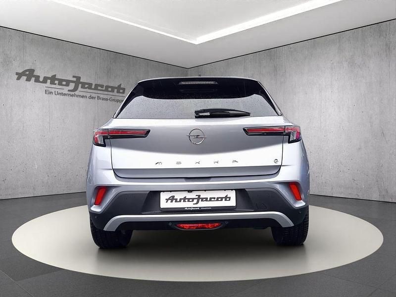 Gebraucht Opel Mokka-e Ultimate 100 kW (136 PS) 2022 Quarz silber (metallic) SUV