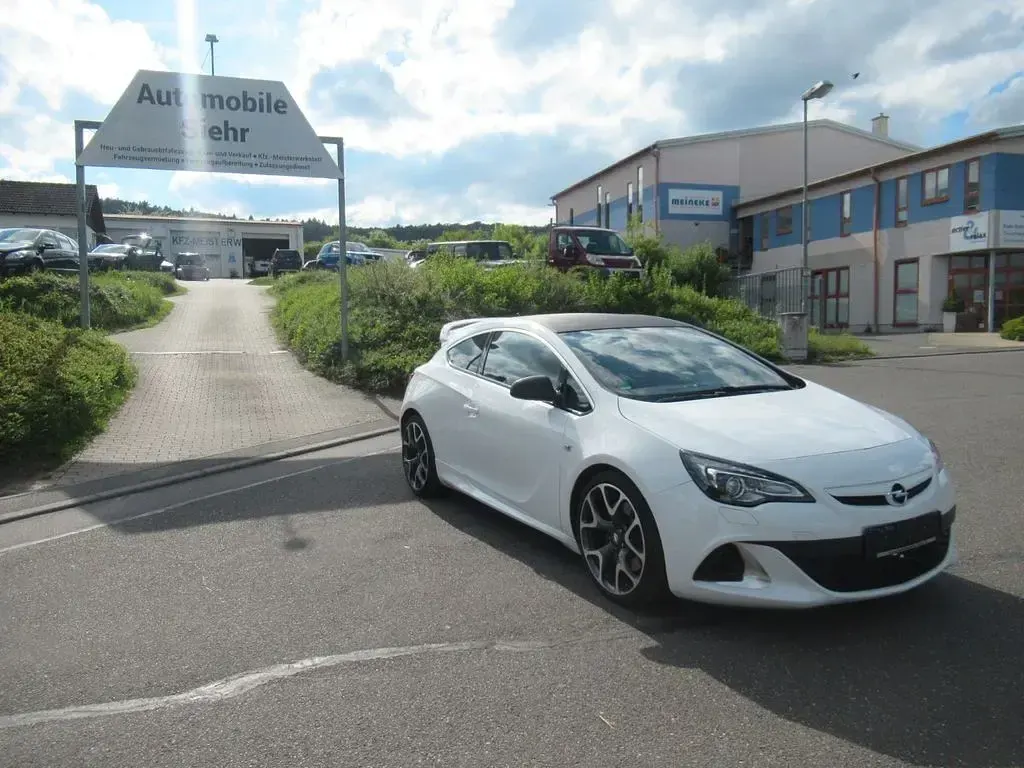 Gebraucht Opel Astra GTC OPC 280 PS (205 kW) 2014 Weiß Limousine