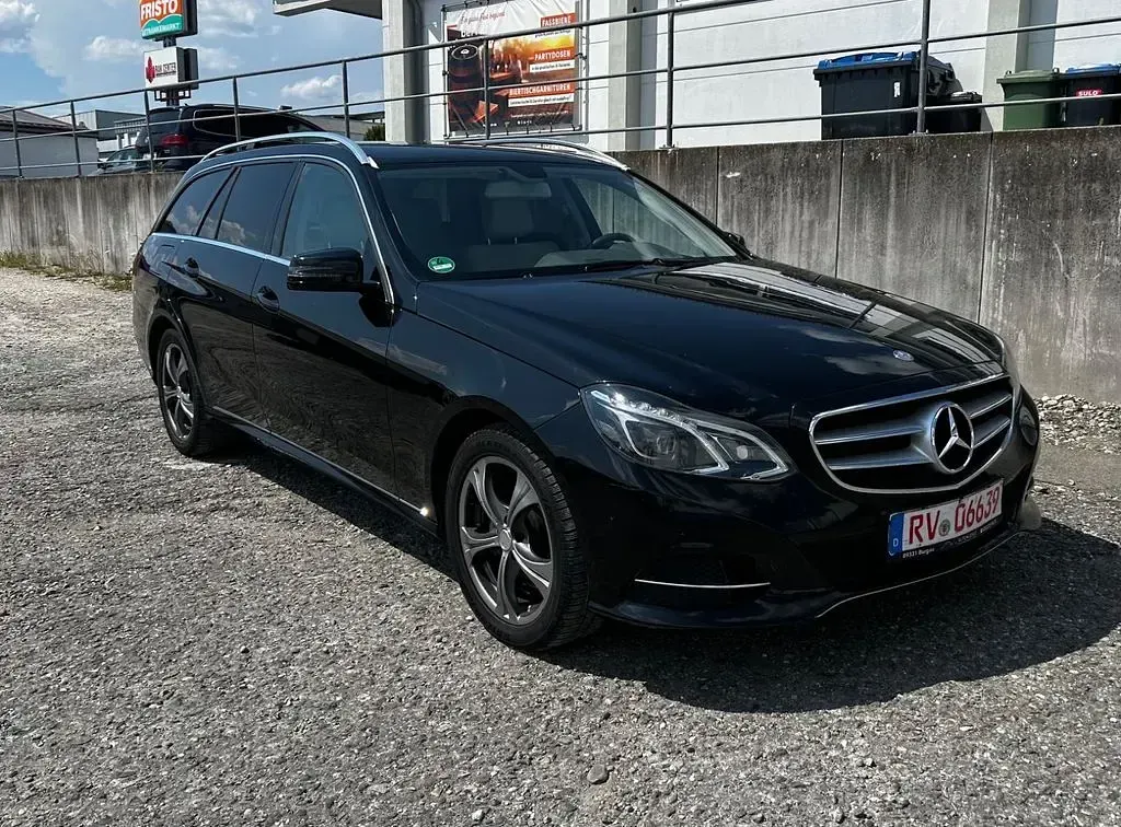 Gebraucht Mercedes E300 231 PS (169 kW) 2013 Schwarz Kombi