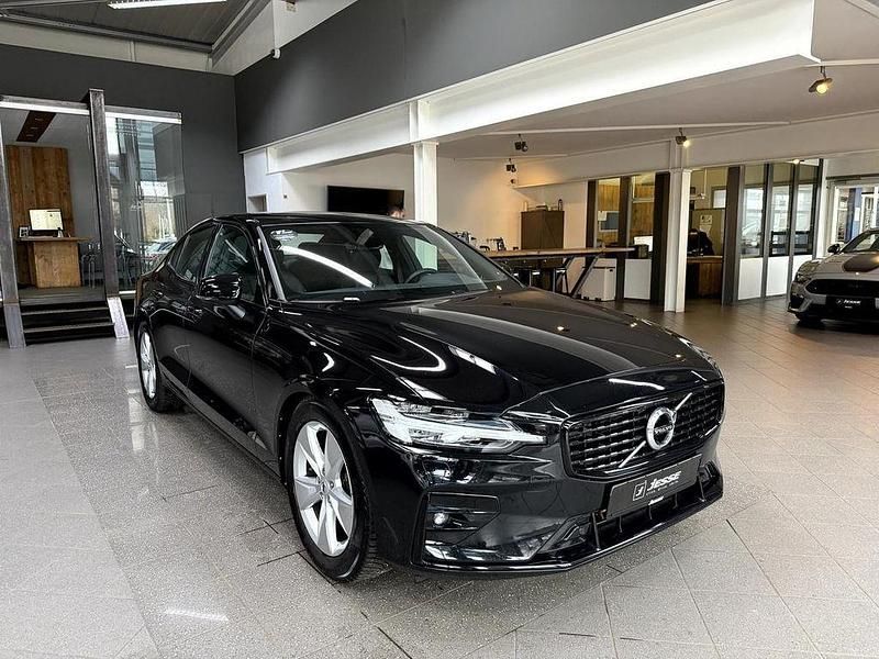 Gebraucht Volvo S60 R-Design 197 PS (144 kW) 2022 Onyx black / metallic Limousine