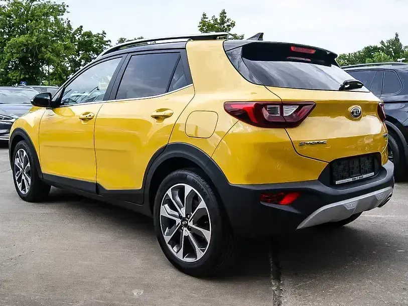 Gebraucht Kia Stonic Spirit 120 PS (88 kW) 2021 Floridagelb met./schwar (metallic) SUV