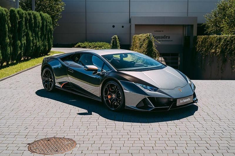 Grau Gebraucht 2023 Lamborghini Huracán | 302.400 € (Teuer) - Bild 1/4