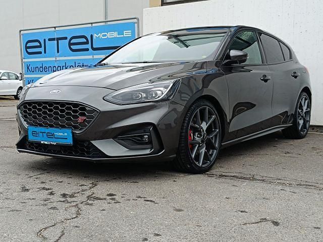Grey metallic Gebraucht 2022 Ford Focus Performance Edition Limousine | 29.400 € (Fairer Preis) - Bild 1/4