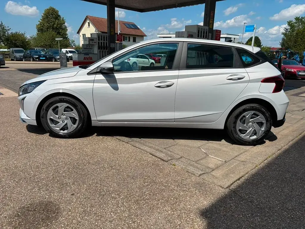 Neu Hyundai i20 Comfort 90 PS (66 kW) 2026 Grau Kleinwagen
