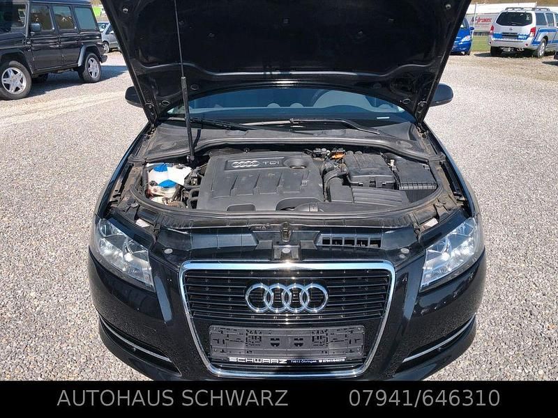 Gebraucht Audi A3 Attraction 105 PS (77 kW) 2011 Phantomschwarz perleffekt Kleinwagen