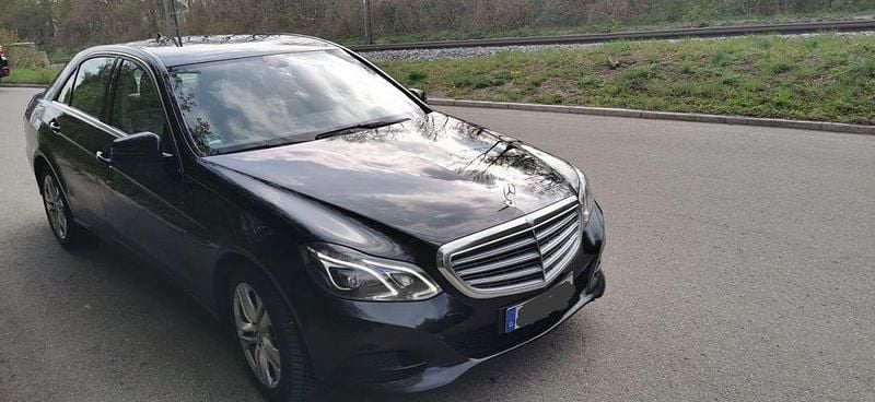 Gebraucht Mercedes E220 Elegance 170 PS (125 kW) 2014 Schwarz Limousine