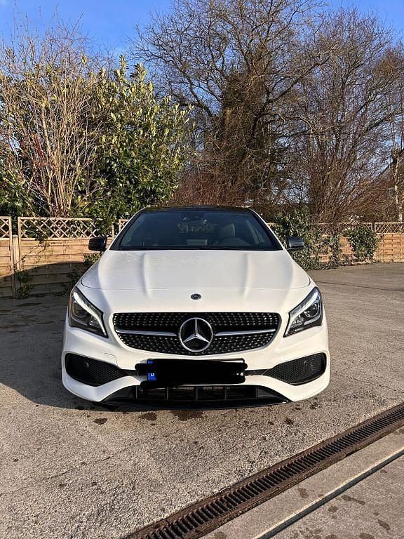 Weiß Gebraucht 2019 Mercedes CLA180 Shooting Brake Kombi | 18.999 € (Guter Preis) - Bild 1/4