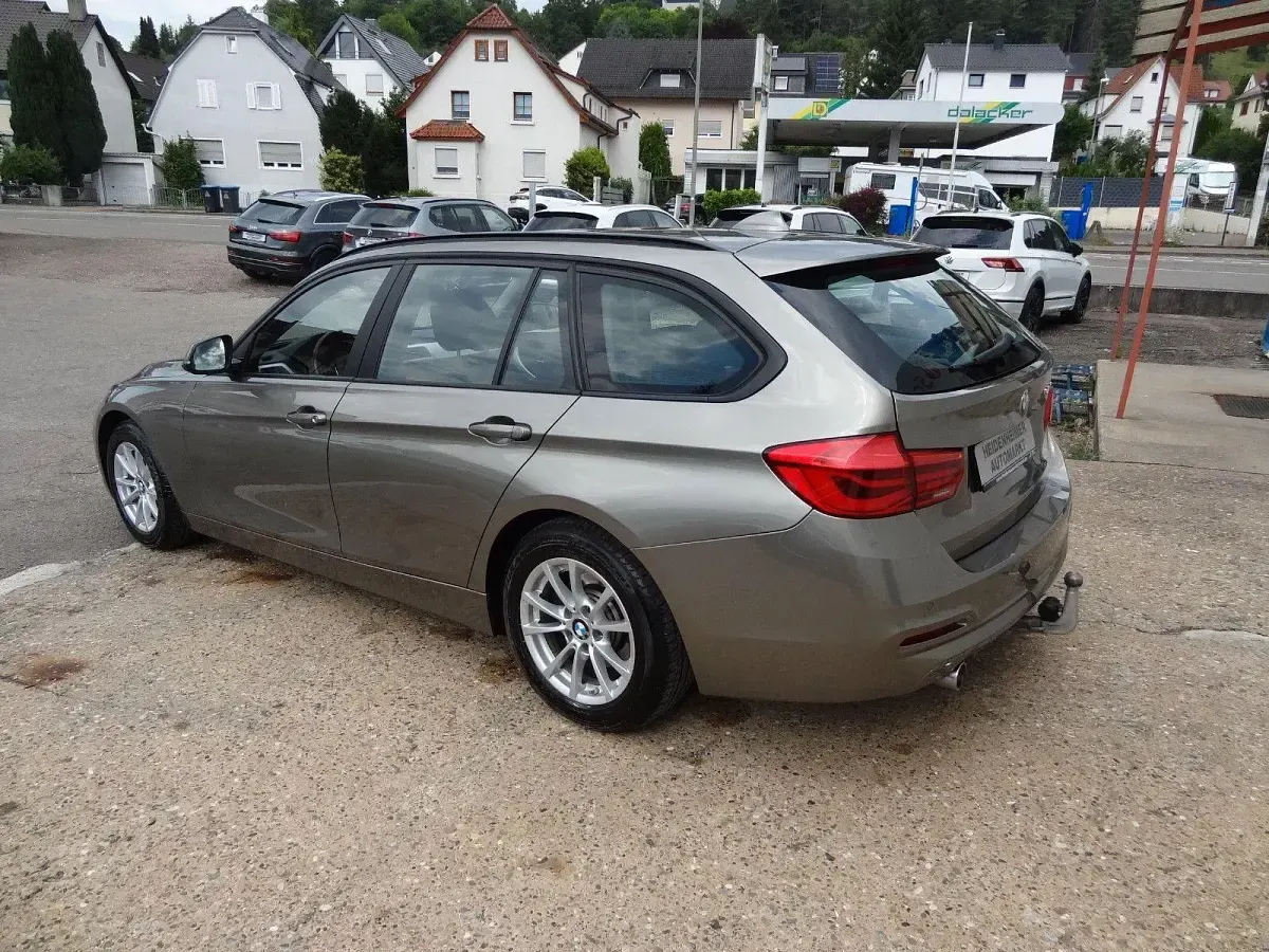 Gebraucht BMW 318 Advantage 150 PS (110 kW) 2018 Silber Kombi