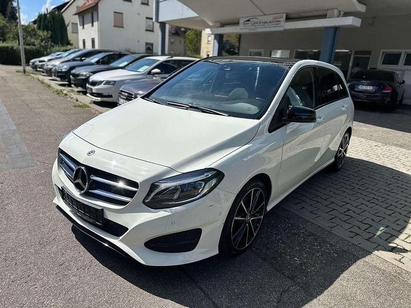 Weiß Gebraucht 2018 Mercedes B220 Edition Van / Kleinbus | 16.990 € (Fairer Preis) - Bild 1/4