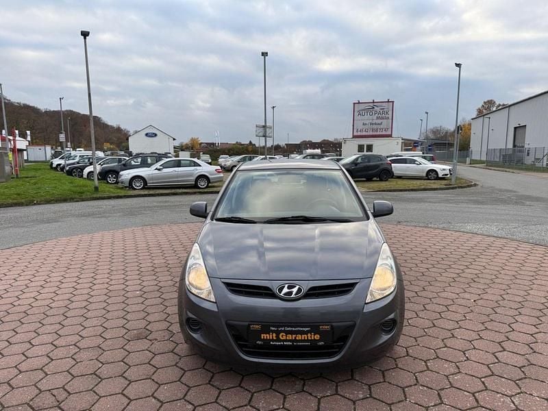 Gebraucht Hyundai i20 Classic 77 PS (56 kW) 2012 Grau Kleinwagen