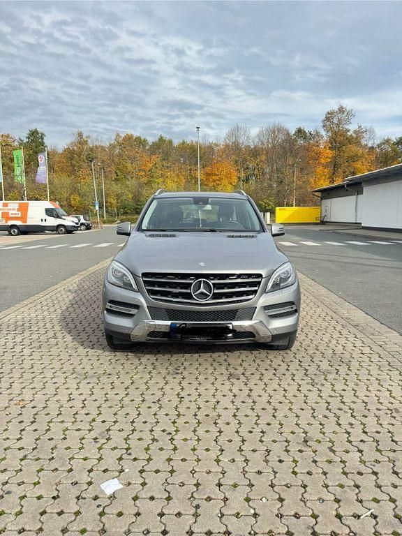 Grau Gebraucht 2014 Mercedes ML350 SUV | 17.800 € (Fairer Preis) - Bild 1/4