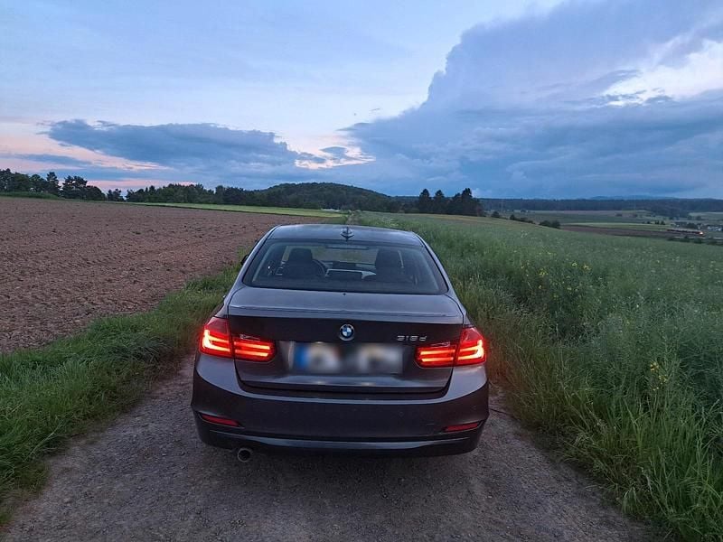 Gebraucht BMW 318 143 PS (105 kW) 2015 Grau Limousine