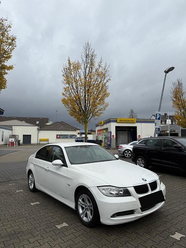 Weiß Gebraucht 2007 BMW 320 M Sport Limousine | 3.950 € (Superpreis) - Bild 1/4