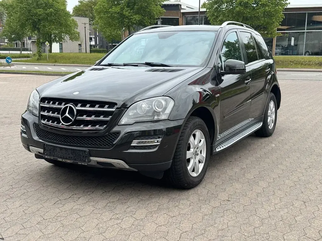 Gebraucht Mercedes ML300 Edition 204 PS (150 kW) 2011 Schwarz SUV