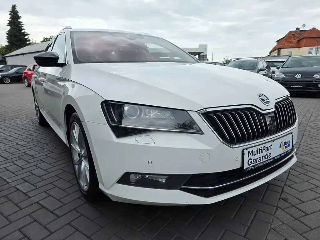 Gebraucht Skoda Superb Style 150 PS (110 kW) 2018 Weiß Kombi
