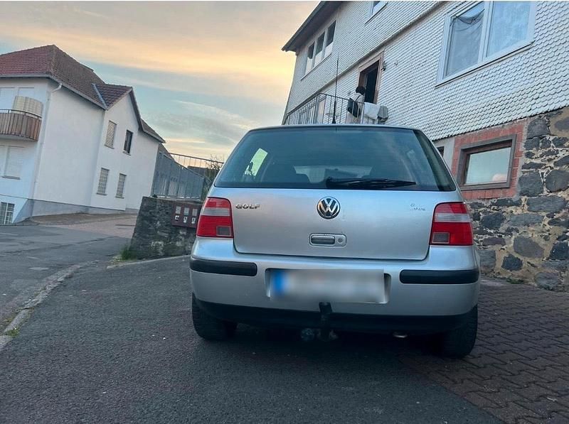 Second-hand VW Golf IV 2003 Argintiu Hatchback