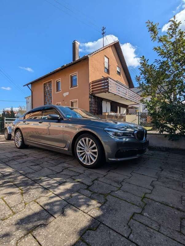 Grau Gebraucht 2017 BMW 730 Limousine | 30.550 € (Superpreis) - Bild 1/4
