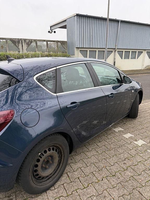Gebraucht Opel Astra Cosmo 140 PS (102 kW) 2010 Blau Limousine