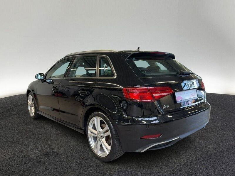 Gebraucht Audi A3 Sportback e-tron Design 204 PS (150 kW) 2020 Schwarz mythosschwarz metallic (metallic) Kleinwagen