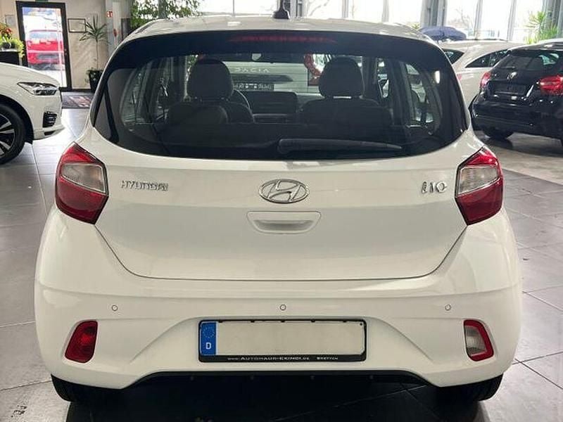Gebraucht Hyundai i10 67 PS (49 kW) 2022 Weiß Kleinwagen