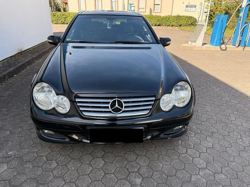 Second-hand Mercedes C320 218 CP (160 kW) 2004 Negru Berlinǎ
