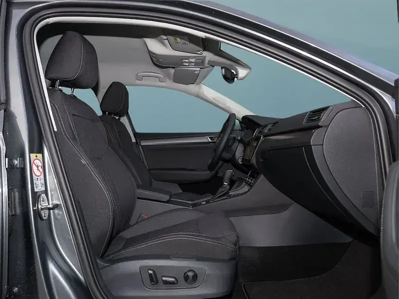 Gebraucht Skoda Superb 150 PS (110 kW) 2024 Grau Kombi